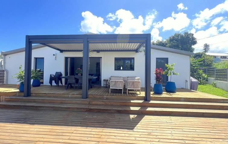 Location de vacances pour 6 personnes, avec vue ainsi que jardin et piscine à Saint Gilles les Hauts - 2