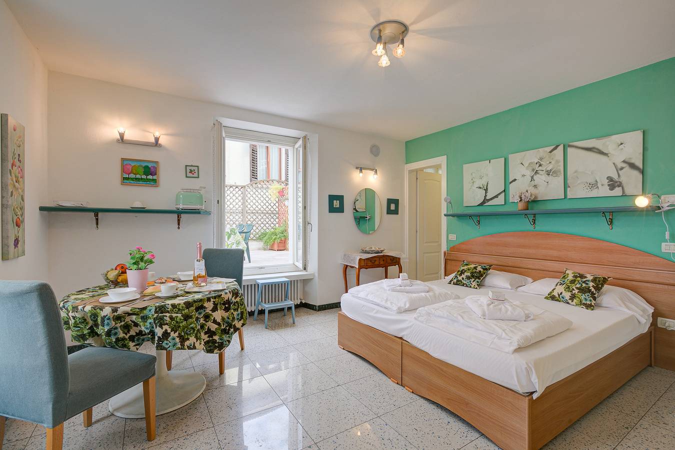 Entire apartment, Cozy Mountain View Apartment: Walk to Beach and Dining! in Torbole, Nago-Torbole