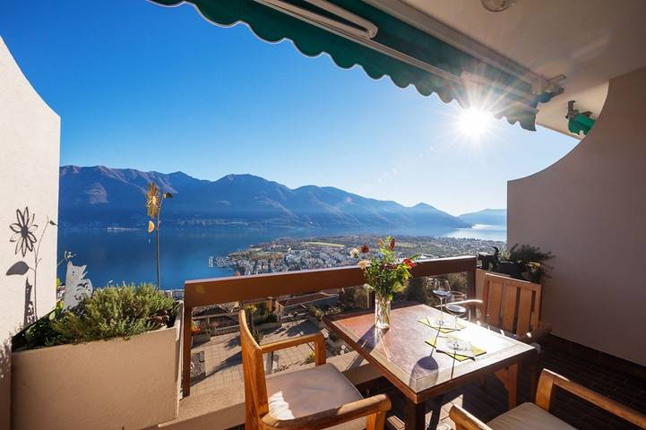 Location de vacances pour 3 personnes, avec Balcon et Jardin ainsi que Sauna et Vue sur le lac