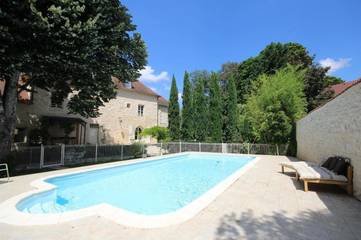 Chambre d’hôte pour 3 personnes, avec vue et jardin ainsi que piscine et terrasse à Nevers
