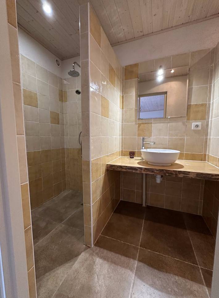 Chambre d’hôte pour 3 personnes, avec jardin ainsi que piscine et jacuzzi, animaux acceptés en Ardèche - 4