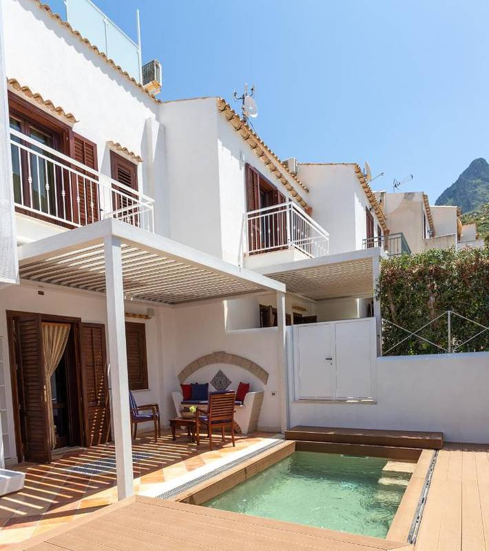Ferienhaus für 6 Personen, mit Garten und Pool sowie Ausblick, mit Haustier