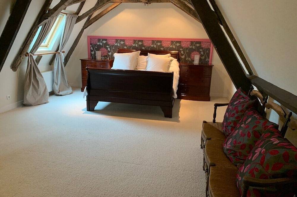Riverside House avec piscine, 4 chambres, 3 salles de bains, spacieuses avec toutes les commodités in Calès, Périgord Pourpre