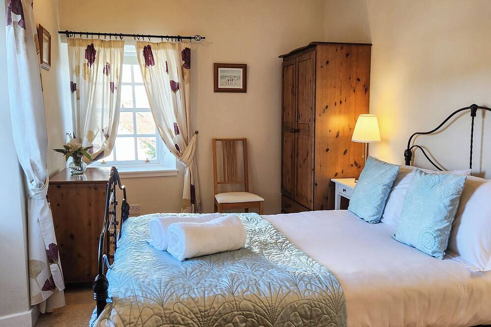 2 bedroom accommodation in Cramond, Edinburgh in Edinburgh, Edinburgh and Lothian