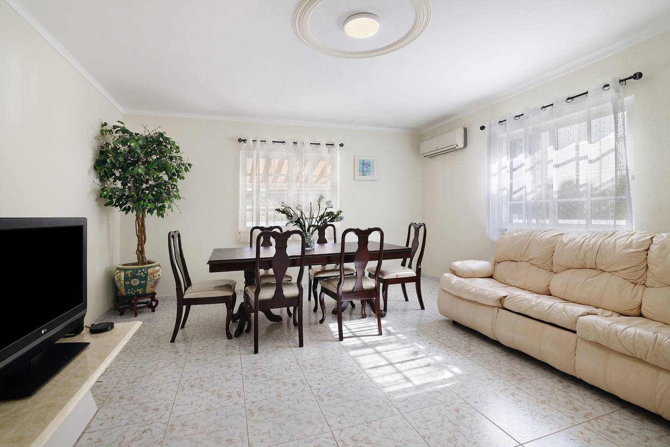 Holiday Home 'Villa Da Praia' with Private Terrace, Wi-Fi & Air Conditioning in Monte Gordo, Faro District