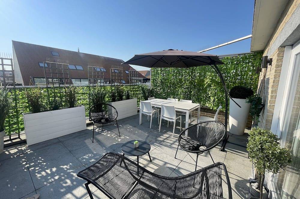 Entire apartment, Splendid Penthouse Knokke center for 4 people with 2 large terraces in Knokke, Knokke-Heist