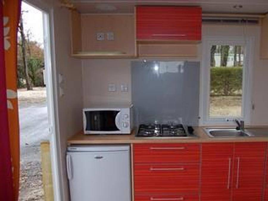 Flower Camping Les Loges - Mobilhome 2 personnes - Standard 18 - 24m² - 1 chambre - terrasse couverte + Tv* in Meschers-sur-Gironde, Région de Rochefort