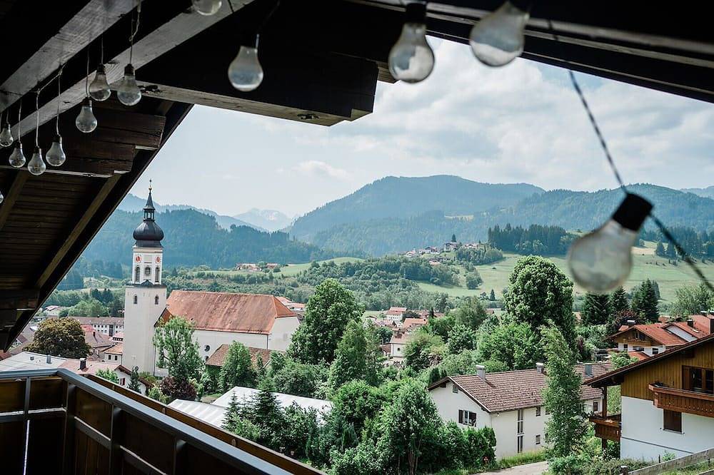 Ganze Wohnung, Ferienwohnung - Haus am Sonnenhang mit gemütlichem Balkon und toller Aussicht in Wertach, Bayerisch Schwaben