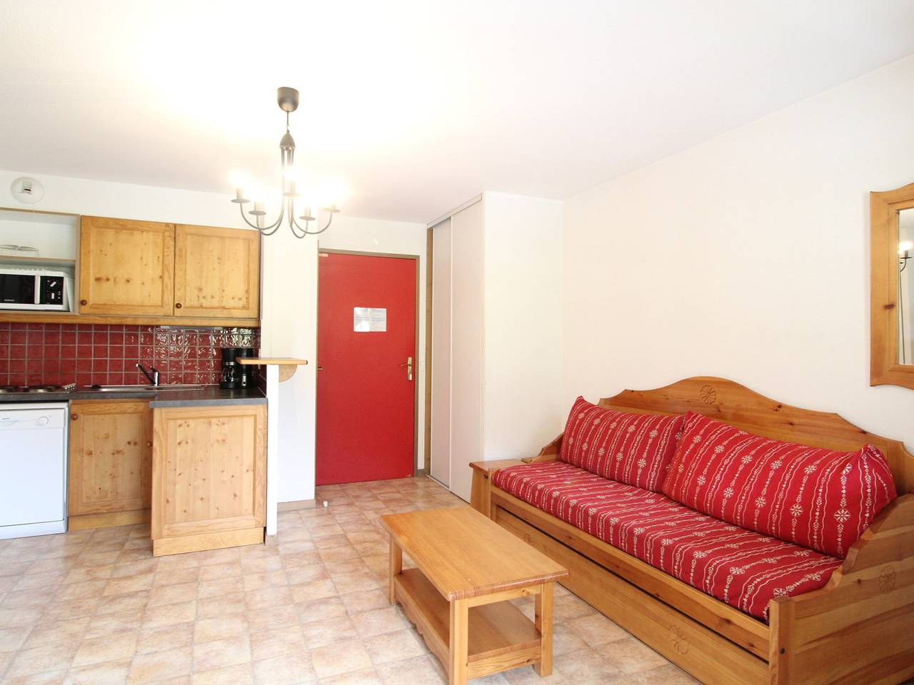 Apartamento entero, Apartamento acogedor para 4 personas en las pistas con balcón y parking in Lanslebourg-Mont-Cenis, Región de Saint-Jean-de-Maurienne