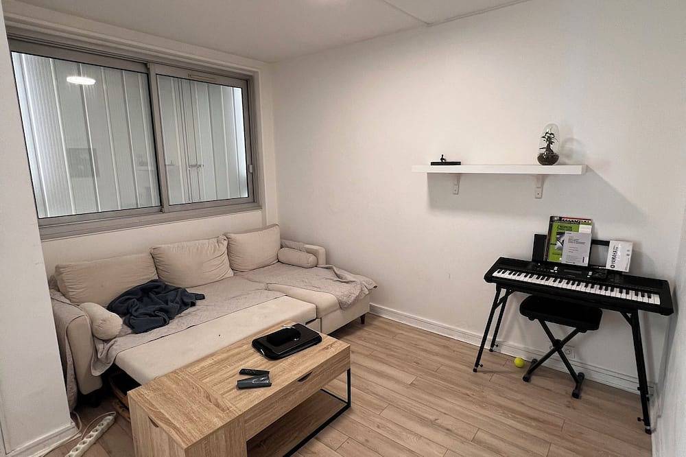 Appartement entier, A 2,1 km du Rer A St Germain en Laye . Dans un parc. Idéal famille. in Marly-le-Roi, Yvelines