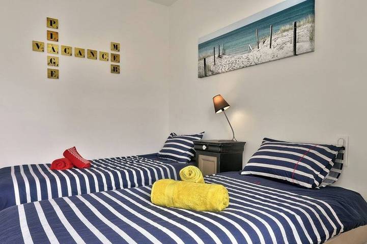 Appartement entier, Terrasse de 30 m2 avec vue mer, 40 m de la plage et 300 m de tous commerces in Guilvinec, Région de Quimper