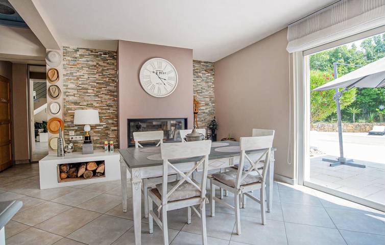 Location de vacances pour 9 personnes, avec piscine ainsi que terrasse et jardin à Montauroux - 4