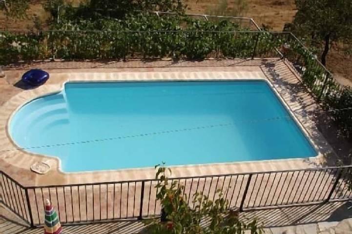Gîte pour 6 personnes, avec Jacuzzi et Terrasse ainsi que Jardin et Piscine