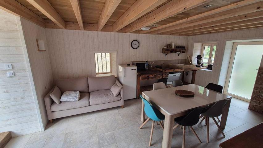 Location de vacances pour 6 personnes, avec jardin et terrasse à Fourbanne