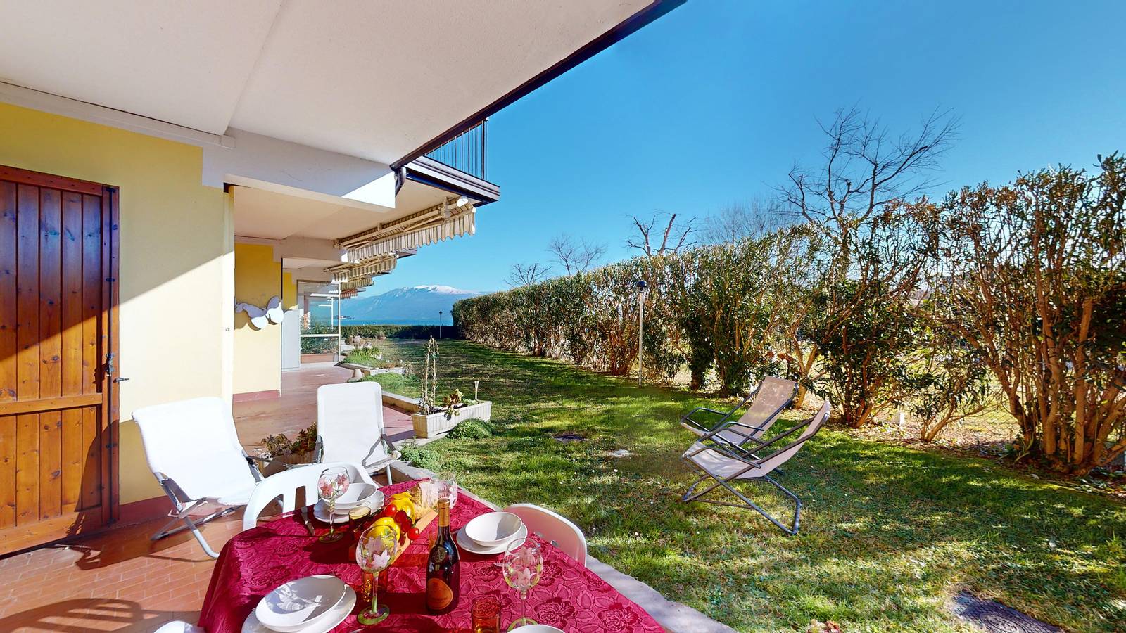 Entire apartment, Appartamento Maria Elena by Bookinggardalake in Manerba del Garda, Garda Mountains