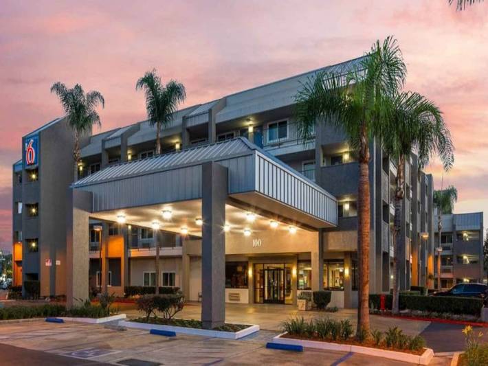 Apartamento entero, 2 camas tamaño queen | Baño adaptado para personas in Anaheim, Condado de Orange