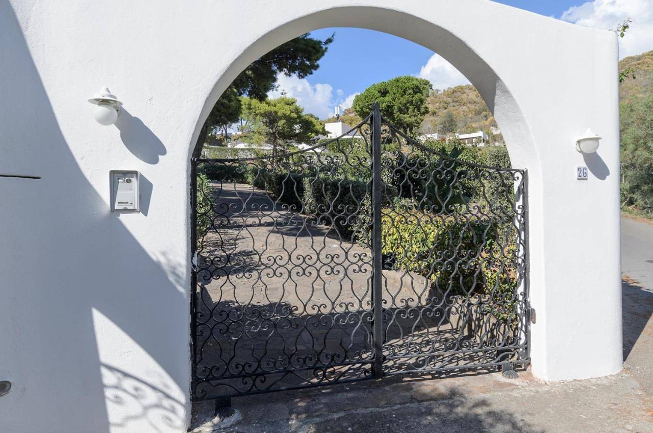 Villa with Private Pool in Vulcano