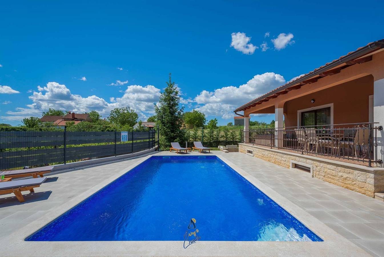 Villa met zwembad en wellness, privacy gegarandeerd in Tinjan, Centraal Istrië