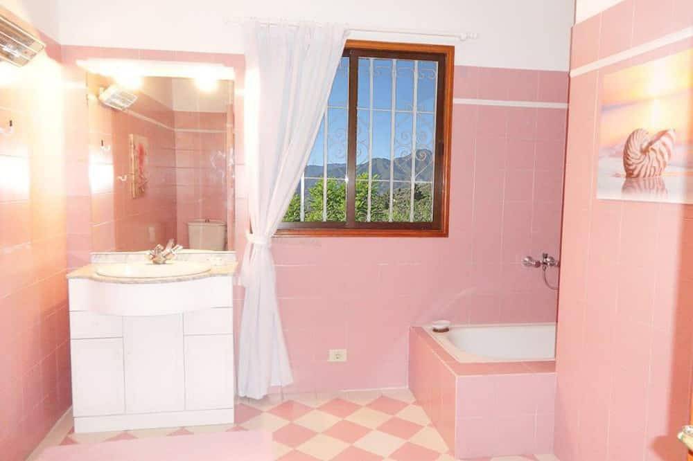 Großzüg. Haus mit Panoramablick auf Meer,Berge & Tal  + optionalem Appartement in El Paso, La Palma Süd