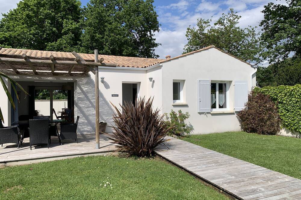At the foot of the Ile d'Oléron bridge quiet villa not overlooked private parking in Bourcefranc-le-Chapus, Côte de Beauté