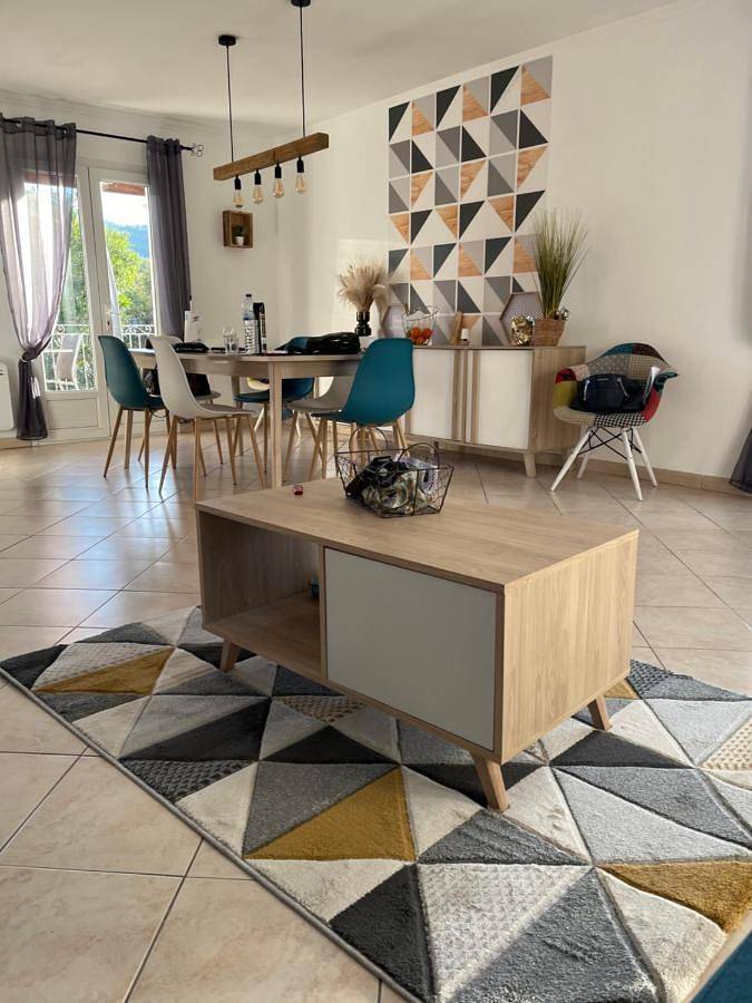 Location de vacances pour 6 personnes, avec piscine ainsi que vue et jardin à Le Thoronet - 4