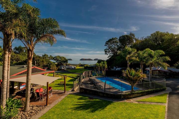 Ferienhaus für 2 Personen, mit Ausblick und Pool sowie Garten, mit Haustier in Neuseeland