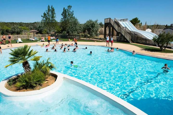 Camping pour 6 personnes, avec terrasse