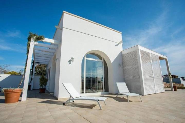 Villa per 8 persone, con Terrazza e Giardino nonché Panorama a Torre Lapillo