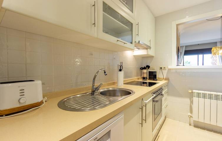 Apartamento vacacional entero, Acogedor apartamento con parking, aire acondicionado, piscina y barbacoa - ¡Cerca de la playa! in Roda Golf, San Javier