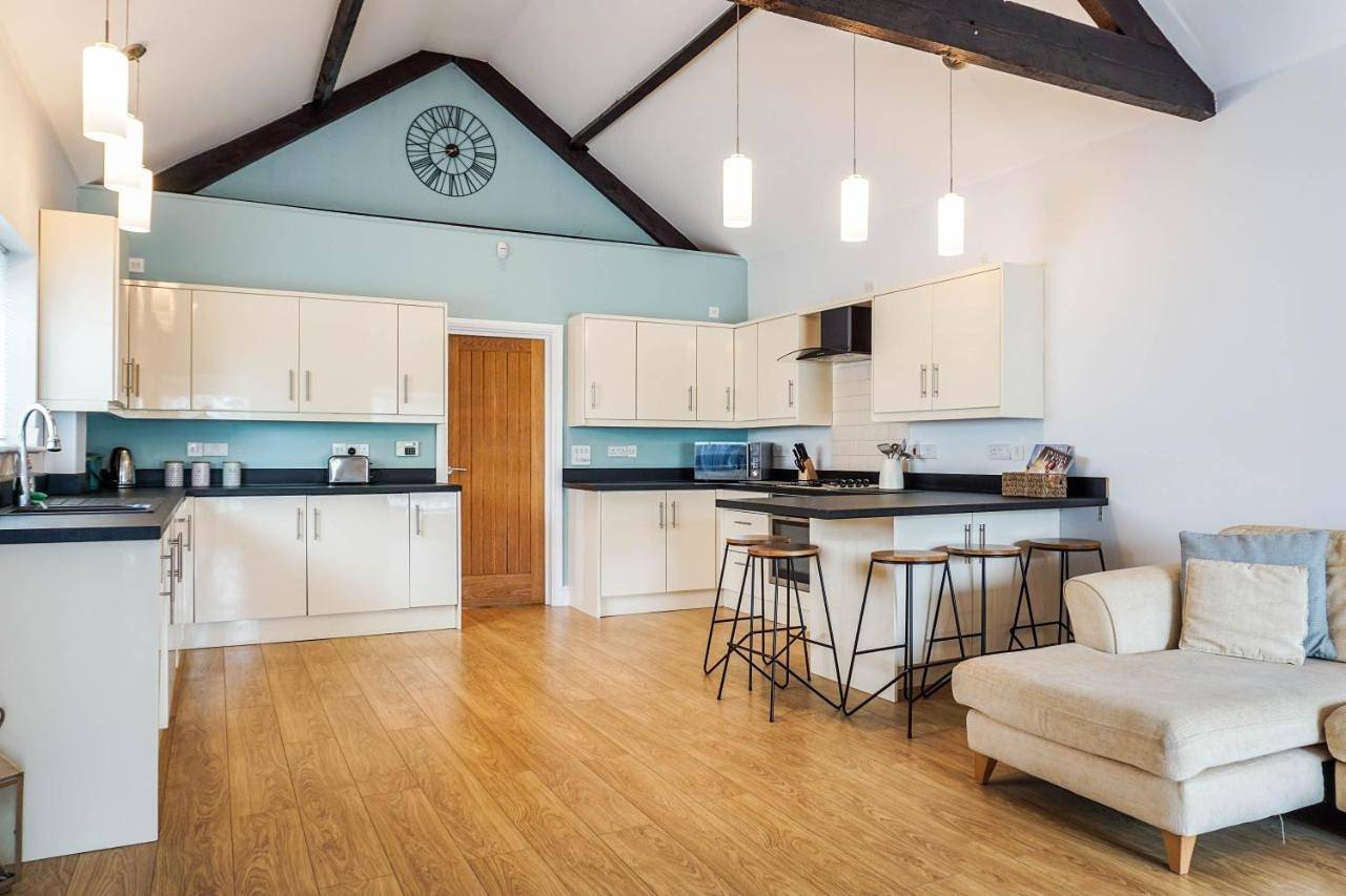 Three-Bedroom House in Swansea, Swansea region
