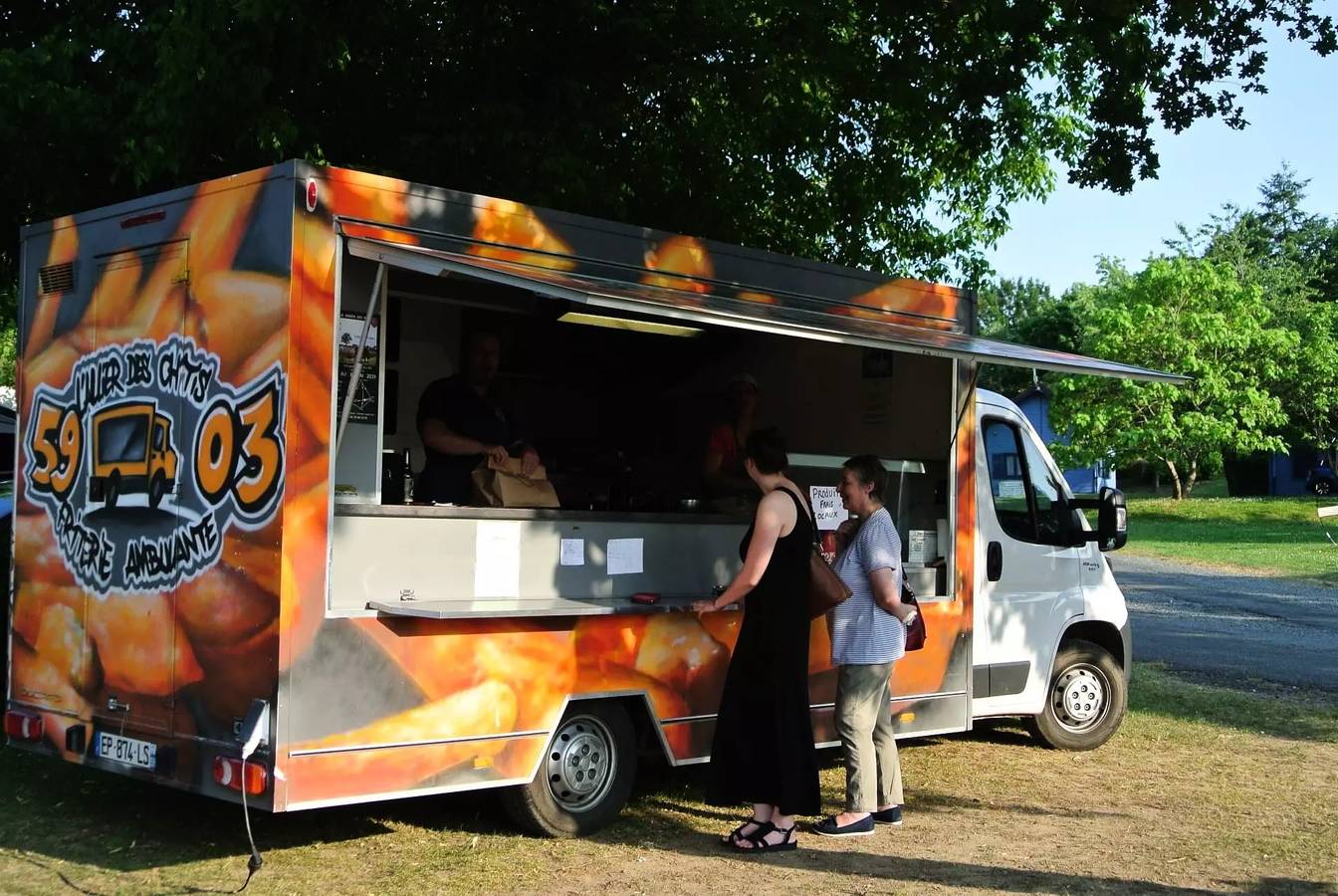 Mobilhome premium Tribu 7 personnes in Bourbon-Lancy, Région de Charolles