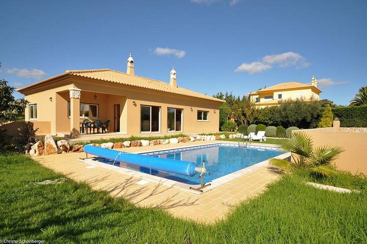 Villa with pool for 6 people, with terrace and garden in Lagos