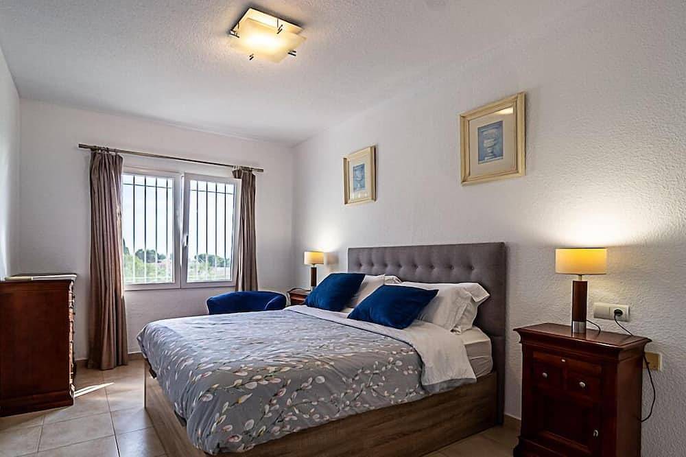 Ref 105) Semi-detached villa with fantastic sea and golf views. in Altea La Vella, Altea