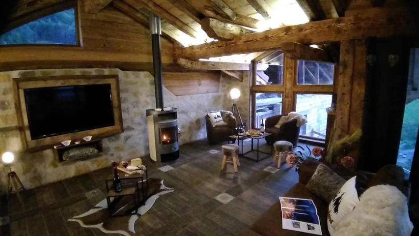 Gîte pour 8 personnes, avec terrasse ainsi que sauna et vue, adapté aux familles dans Longefoy - 2