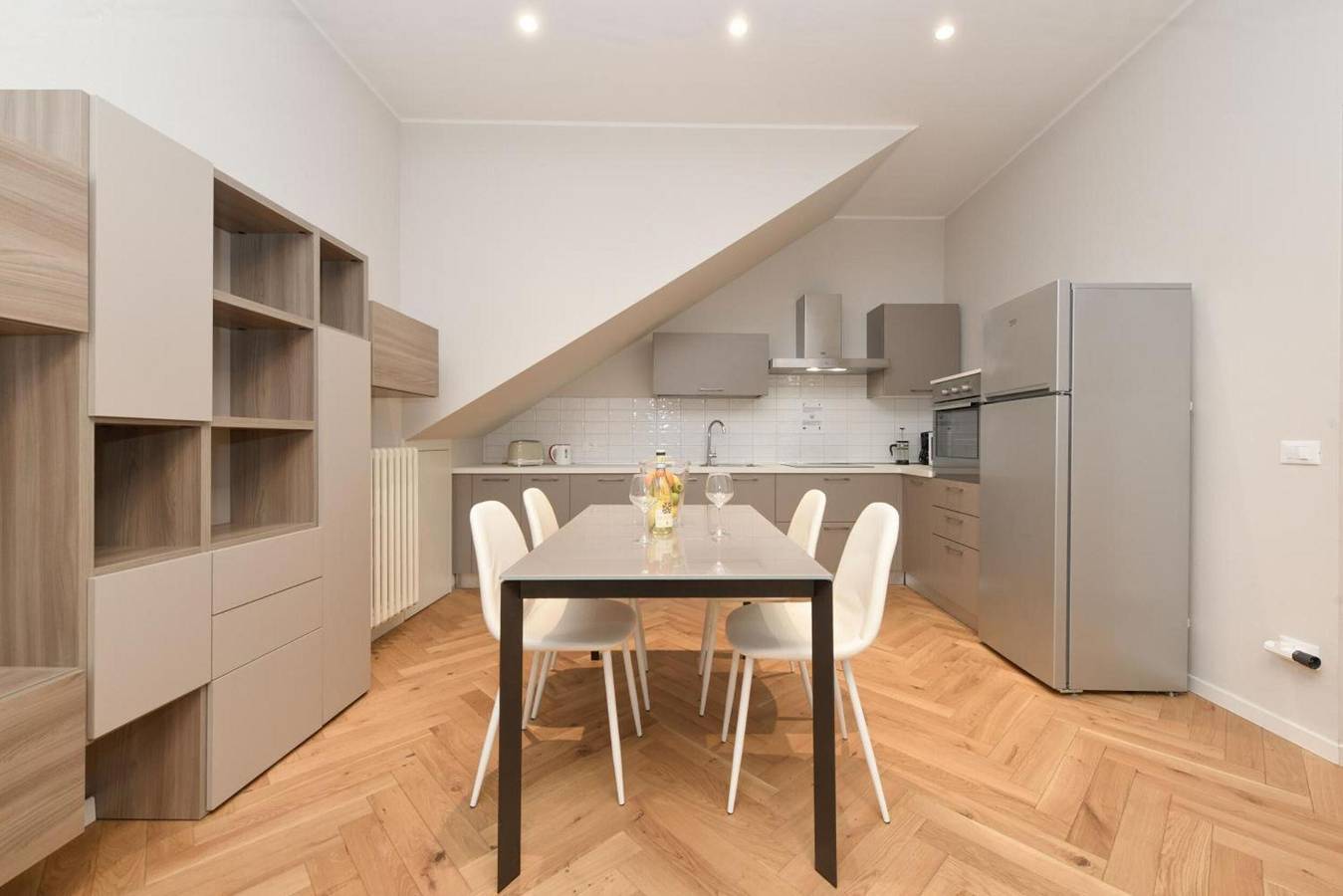 Appartement entier, Appartement 'Living Salò Duomo Rez-de-chaussée' avec Wi-Fi in Salò, Montagnes autour du lac de Garde
