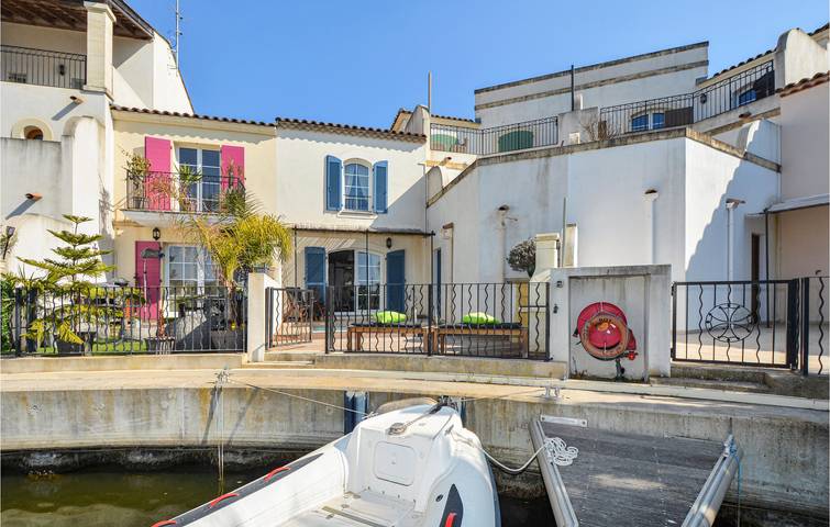 Location de vacances pour 6 personnes, avec piscine et terrasse, animaux acceptés à Aigues-Mortes - 3