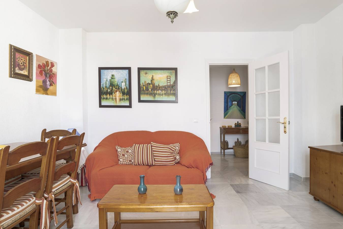 Apartamento entero, Luminoso apartamento 'Margarita' a pasos de la playa con terraza privada in Conil de la Frontera, Costa de la Luz
