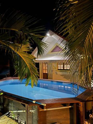 Chalet pour 4 personnes, avec piscine ainsi que vue et jardin en Martinique