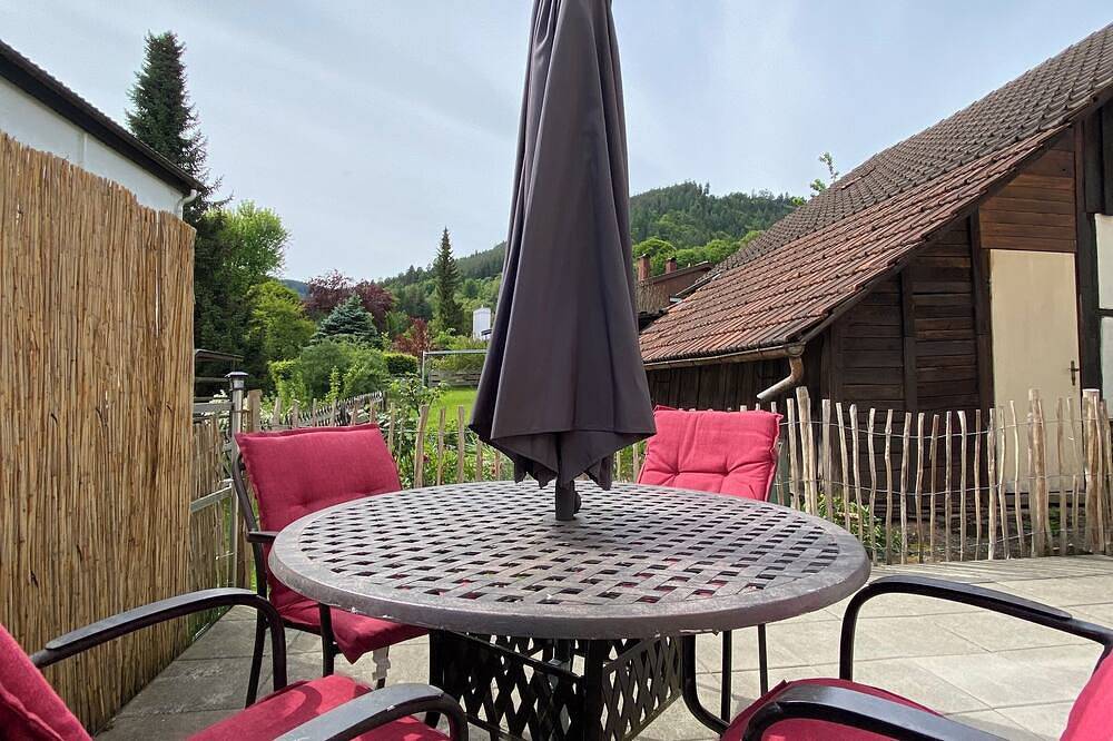 Ganze Wohnung, Bollenhut 1\ngroße, helle Ferienwohnung mit Terrasse in Bad Wildbad, Nordschwarzwald