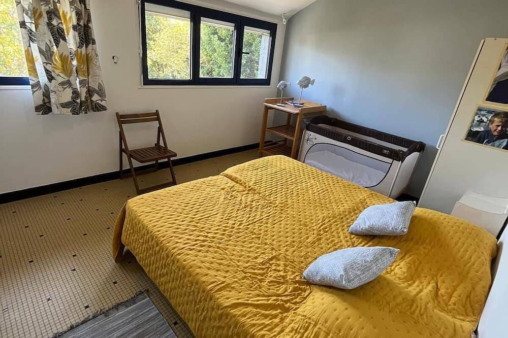 Plage à 100m, Grande Villa de 5 Chambres avec Jardin Arboré in Kerjouanno, Arzon