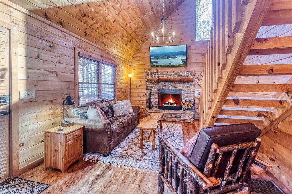 Charming Blue Ridge Cabin! Hot Tub, Hiking, Close to Blue Ridge Attractions! in Chattahoochee National Forest