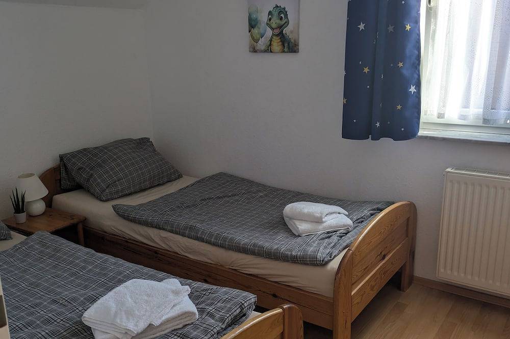 Ferienhaus Klopfer - Platz für 6 Personen und zwei Hunde, 10 Minuten zum Strand in Carolinensiel-Harlesiel, Wittmund