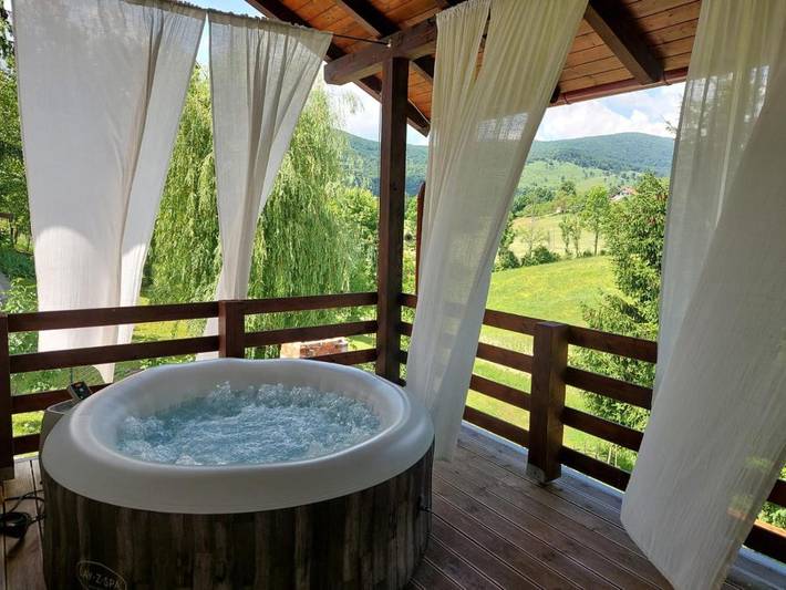 Alojamiento y desayuno para 4 personas, con vistas y jardín - 1