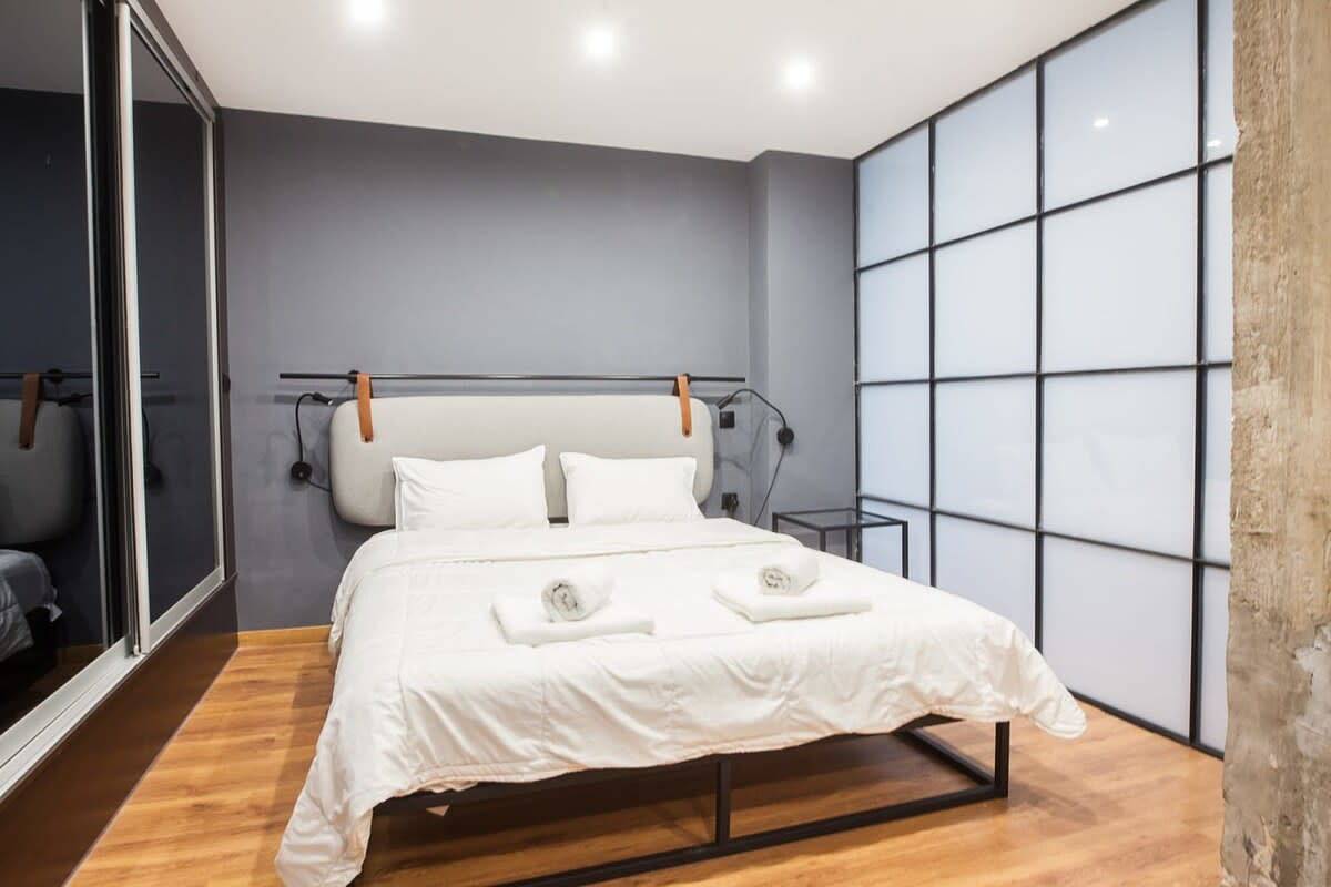 Entire apartment, Trendy Industrial Apt next to Museum of Acropolis in Neos Kosmos, Athens