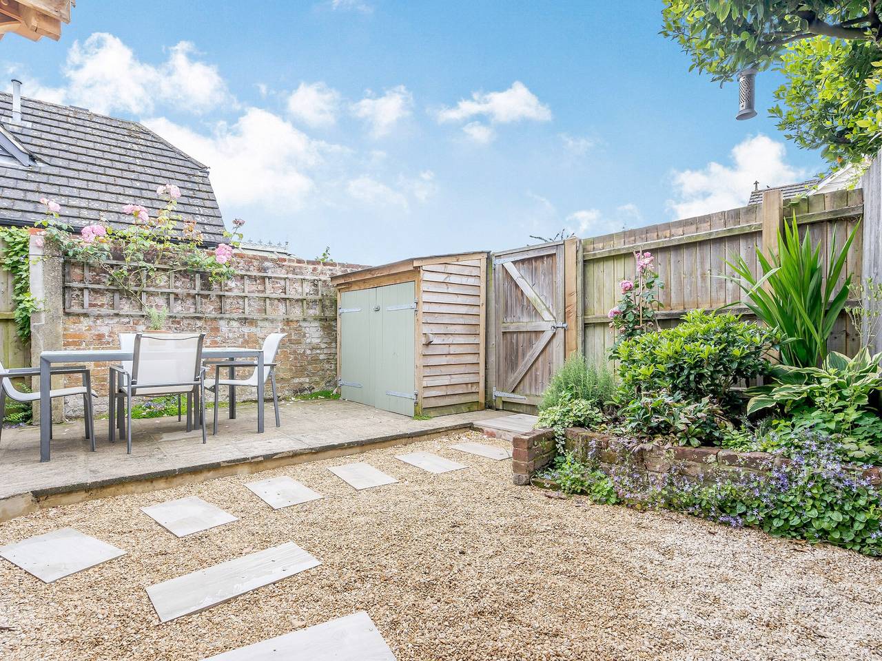 Duck Island Cottage in Ringwood, Hampshire