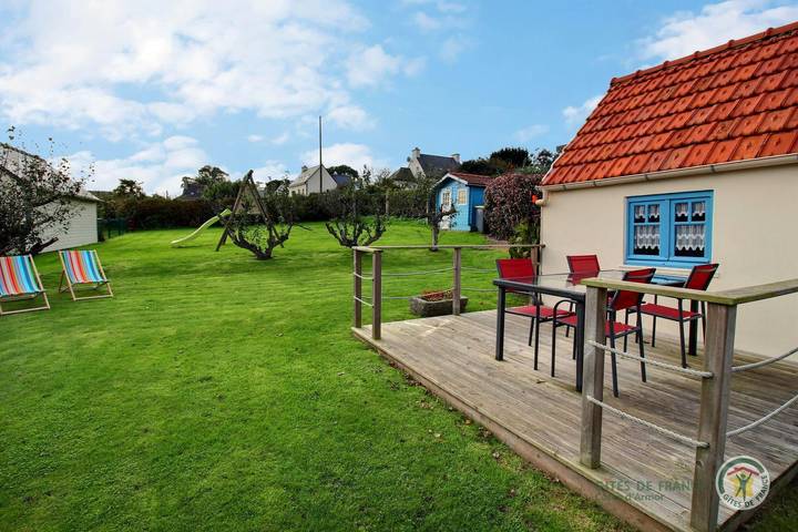 Maison de Pêcheur in Plougrescant, Côte de Granit Rose