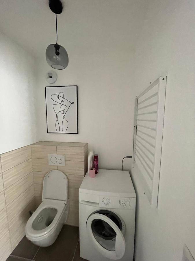 Appartement entier, One-Bedroom Apartment in Divonne-les-Bains, Gex