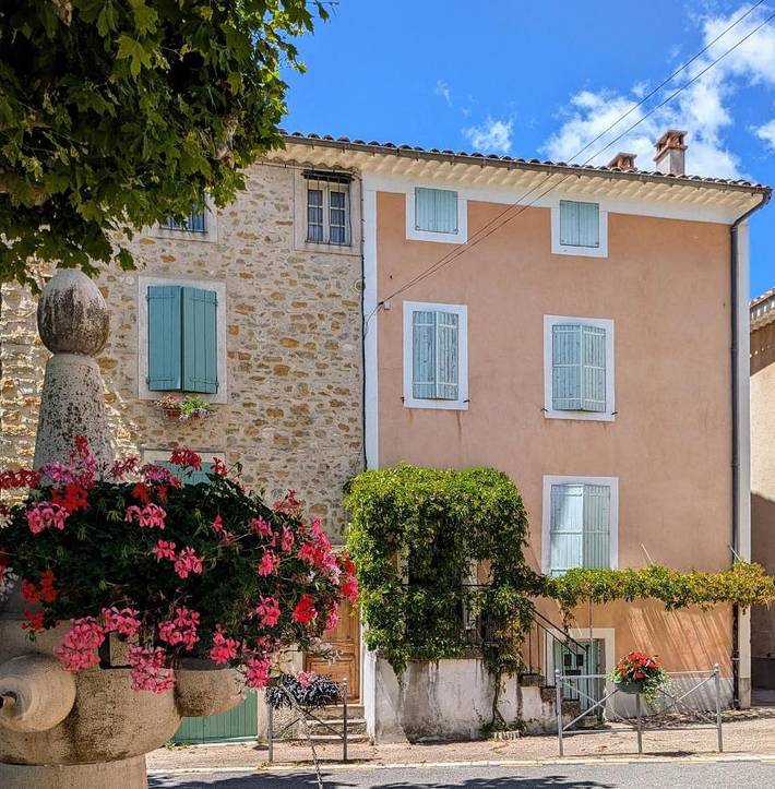 Location de vacances pour 5 personnes, avec balcon à Cruis