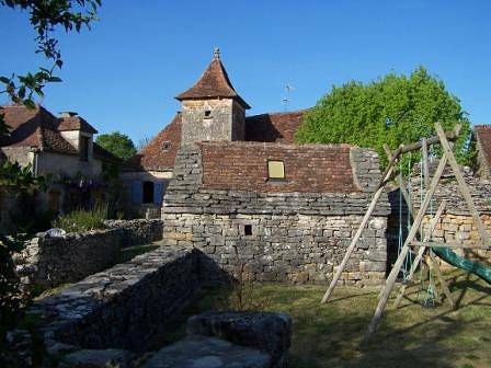 Gîte pour 6 personnes, avec piscine ainsi que terrasse et jardin dans Massif central - 4
