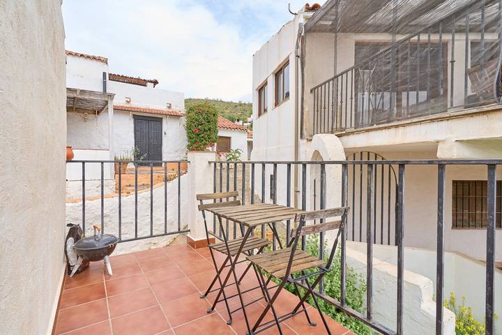 Estudio entero, Apartamento estudio 'Cortijo Grande' con vistas a la montaña, piscina compartida y Wi-Fi in Rubite, Cordillera Penibética